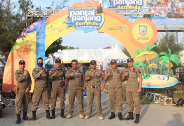 Satpol PP Turut Sukseskan Festival Pesisir Pantai Panjang