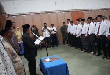 Jufri Sulaiman Ketua KIP Aceh Utara Tampak Sedang Melantik Anggota PPK Se Kabupaten Aceh Utara