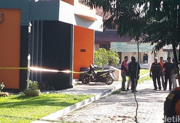 Foto: Densus 88 Geledah Kampus UNRI