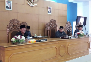 Ketua DPRD BU Aliantor memimpin Rapat serta di Hadiri Sekda